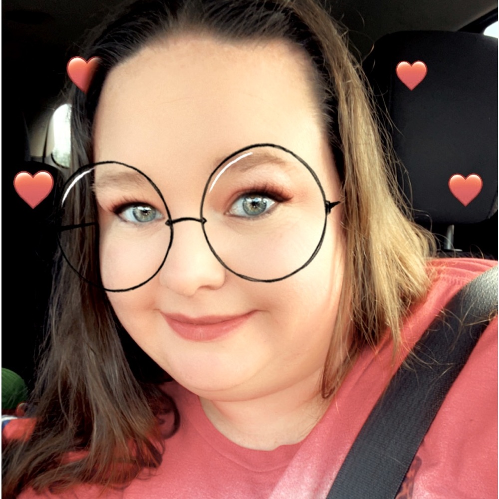 Meet your Posher, Alicia
